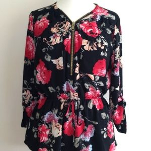 Cute Detailed Floral Roll tab sleeved Size Medium